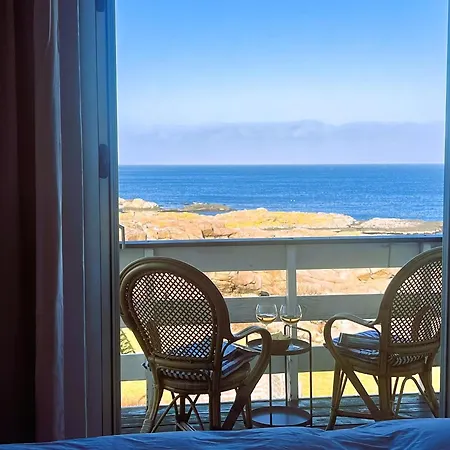 Sea Views Cliffs 50 M From The Sea In Sandvig אלינגה